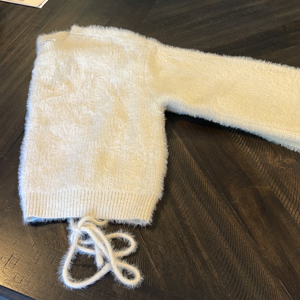 Sweater Large Fuzzy With Cut Out Back - Picture 5 of 5